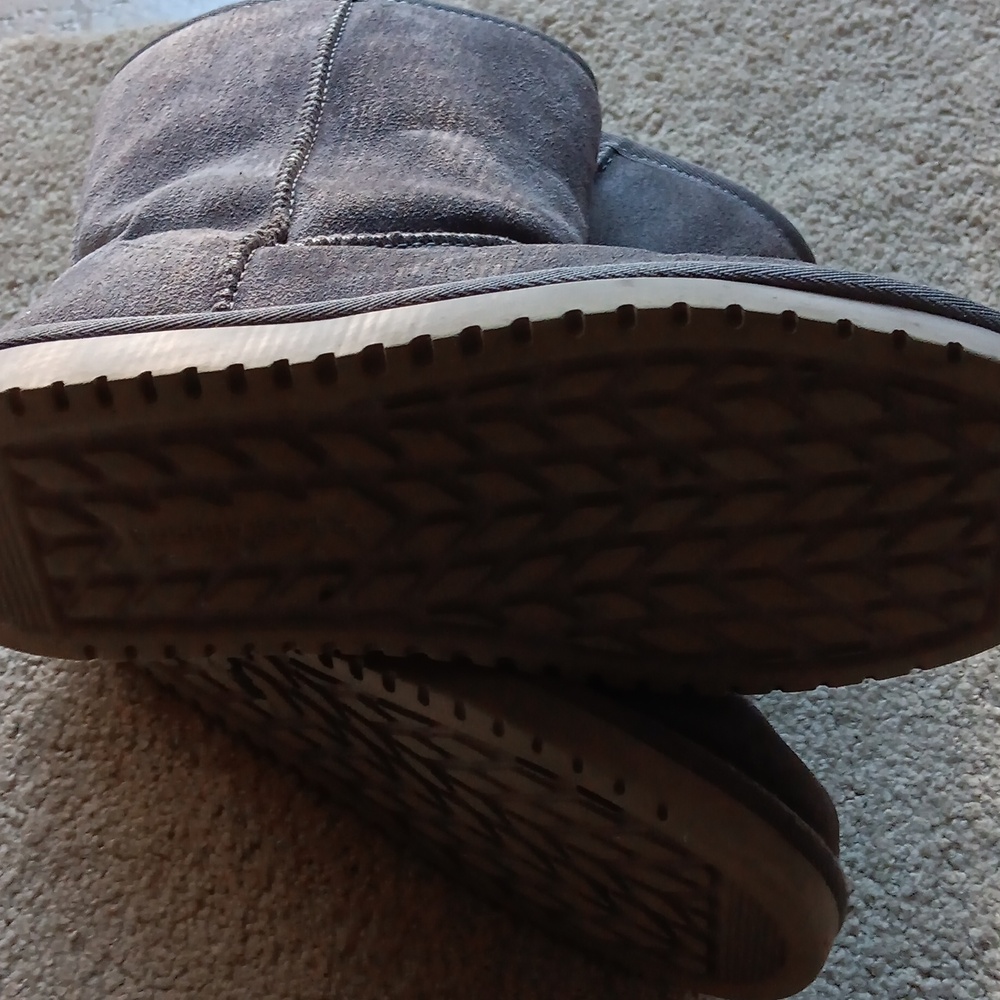 Boots - Picture 3 of 4